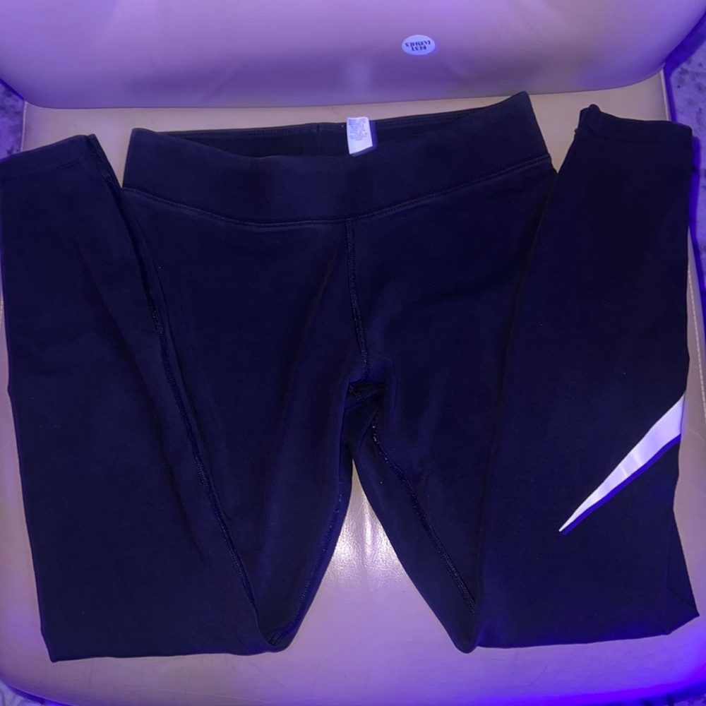 Im selling nikes black leggings!